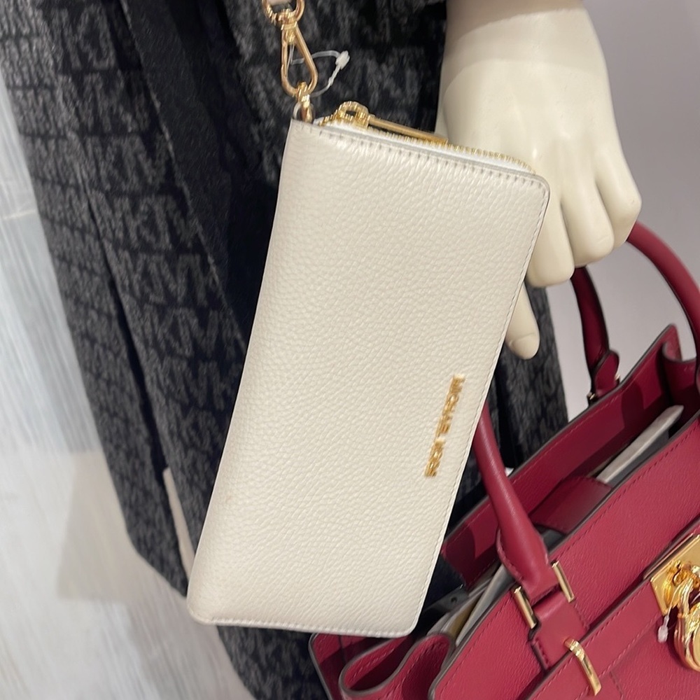 MICHAEL KORS LARGE TRAVEL CONTINENTAL WRISTLET WALLET OPTIC WHITE COLOR - Picture 5 of 16